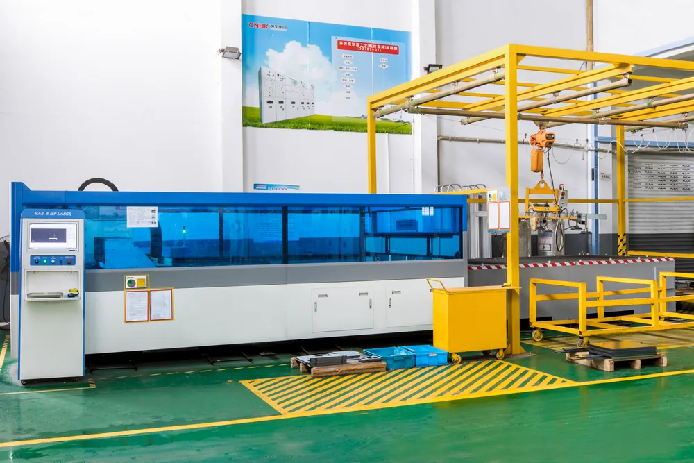 Flexible sheet-metal production line for cabinet structure processing