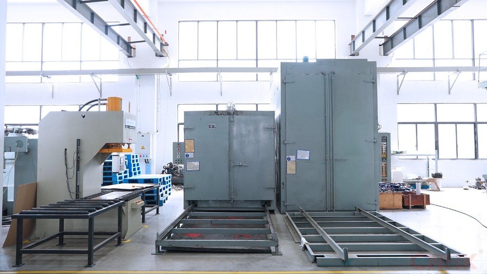 Hydraulic press and curing ovens in the processing hall