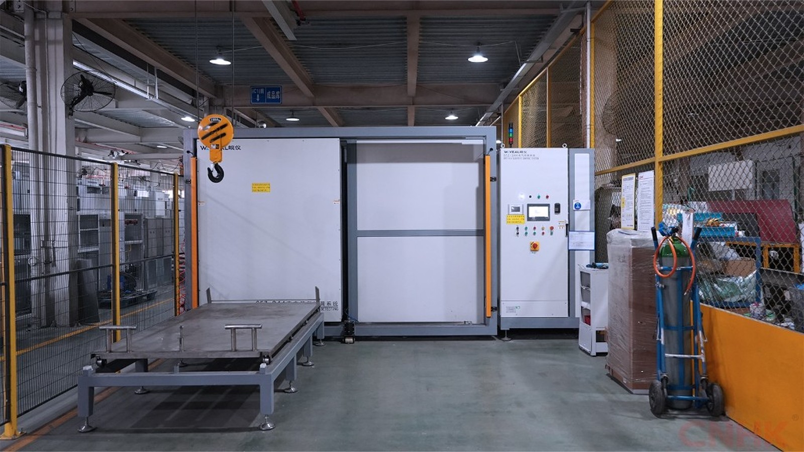 Vacuum drying oven in the workshop